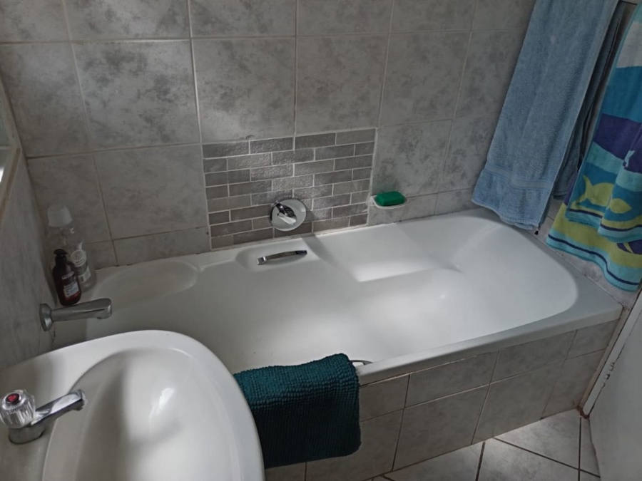 3 Bedroom Property for Sale in Mulbarton Gauteng