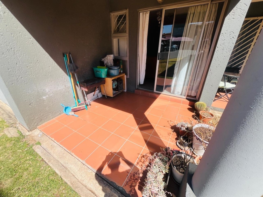 3 Bedroom Property for Sale in Mulbarton Gauteng
