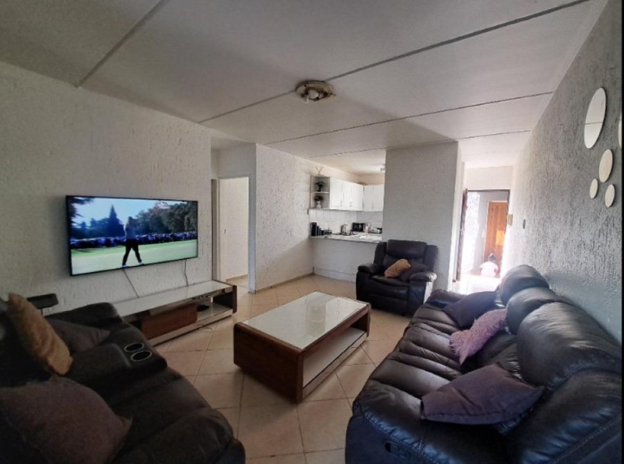 2 Bedroom Property for Sale in Mulbarton Gauteng