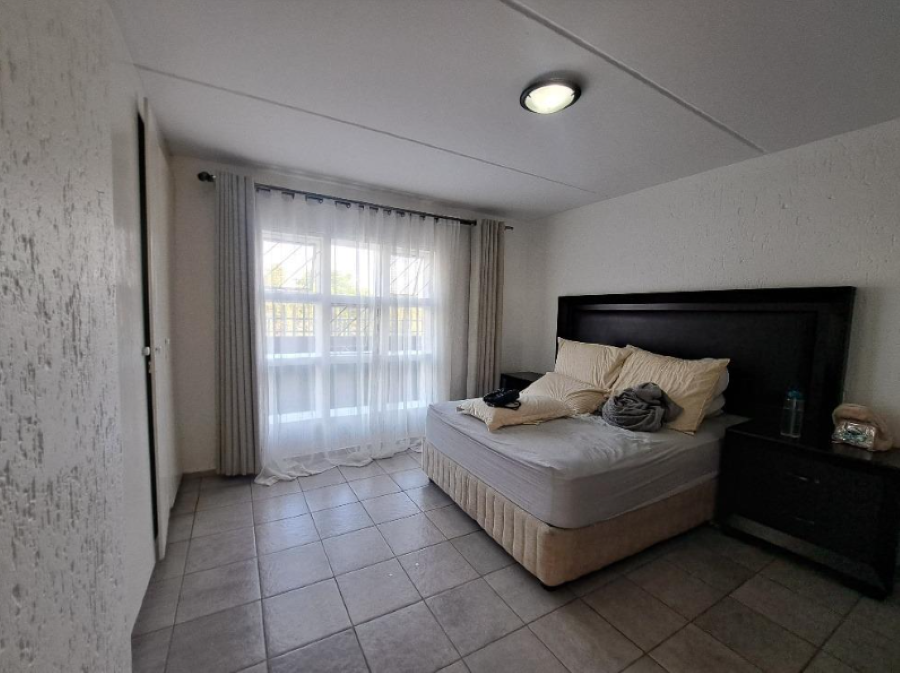 2 Bedroom Property for Sale in Mulbarton Gauteng