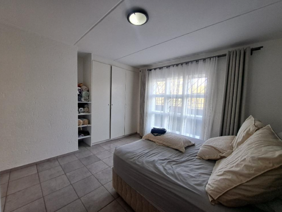 2 Bedroom Property for Sale in Mulbarton Gauteng