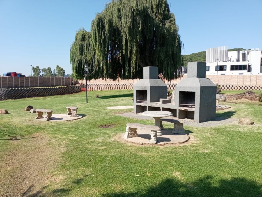 2 Bedroom Property for Sale in Mulbarton Gauteng