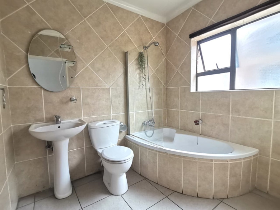 1 Bedroom Property for Sale in Mulbarton Gauteng