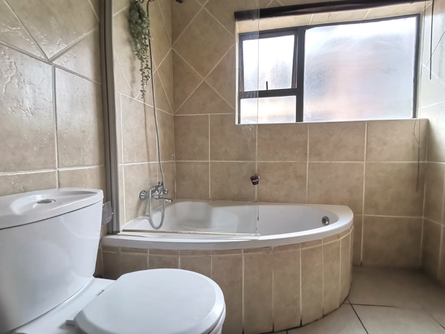 1 Bedroom Property for Sale in Mulbarton Gauteng