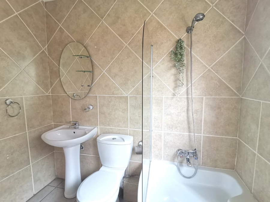 1 Bedroom Property for Sale in Mulbarton Gauteng
