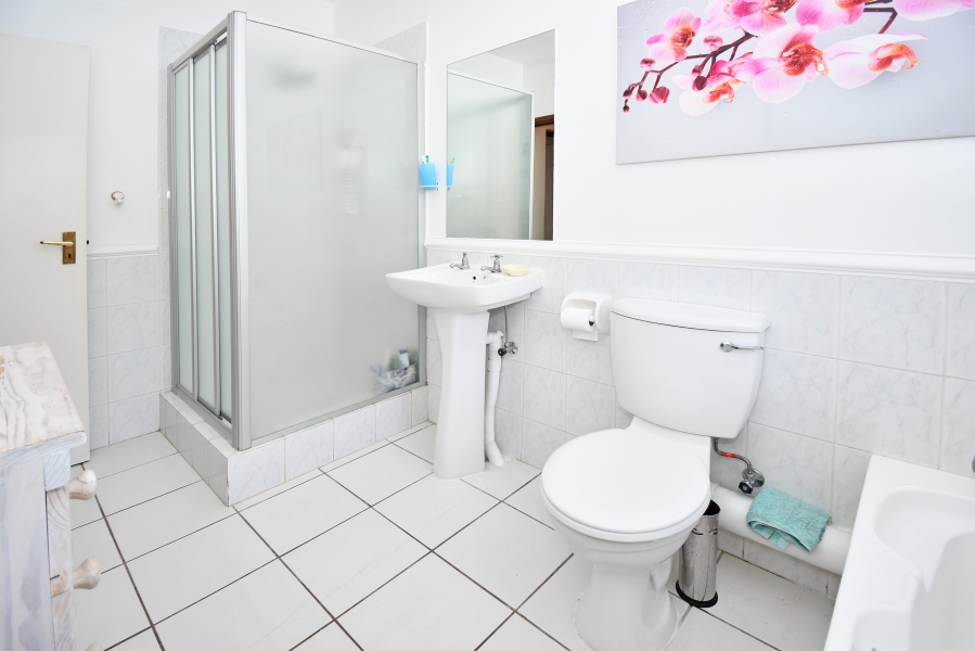 1 Bedroom Property for Sale in Oaklands Gauteng