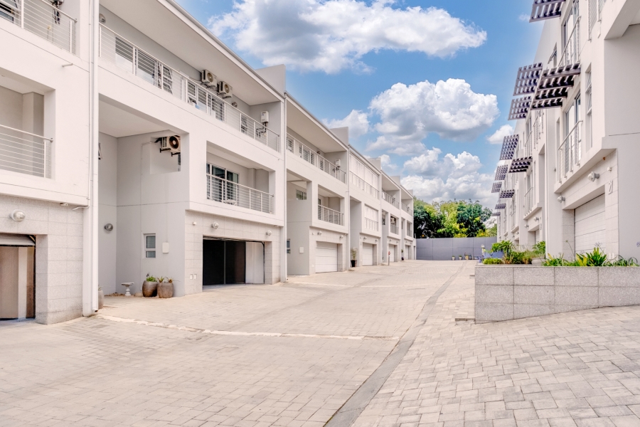 To Let 3 Bedroom Property for Rent in Bryanston Gauteng