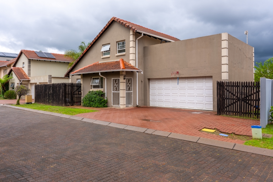 4 Bedroom Property for Sale in Broadacres Gauteng