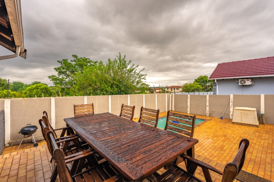 4 Bedroom Property for Sale in Broadacres Gauteng