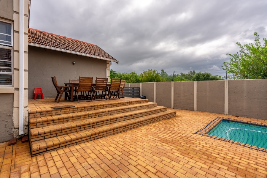4 Bedroom Property for Sale in Broadacres Gauteng