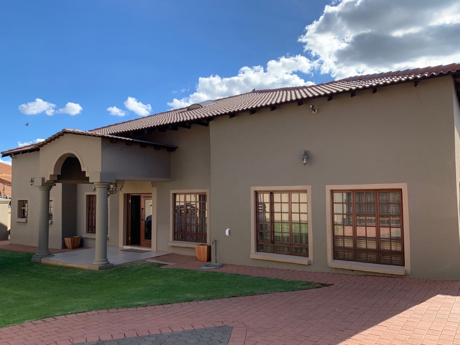 5 Bedroom Property for Sale in Greenhills Gauteng
