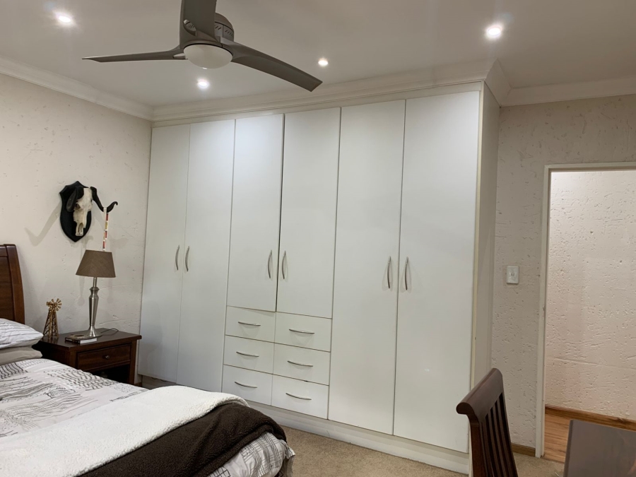 5 Bedroom Property for Sale in Greenhills Gauteng