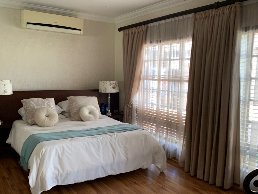 5 Bedroom Property for Sale in Greenhills Gauteng