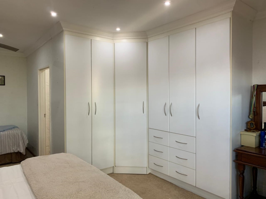 5 Bedroom Property for Sale in Greenhills Gauteng