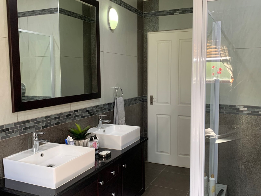 5 Bedroom Property for Sale in Greenhills Gauteng