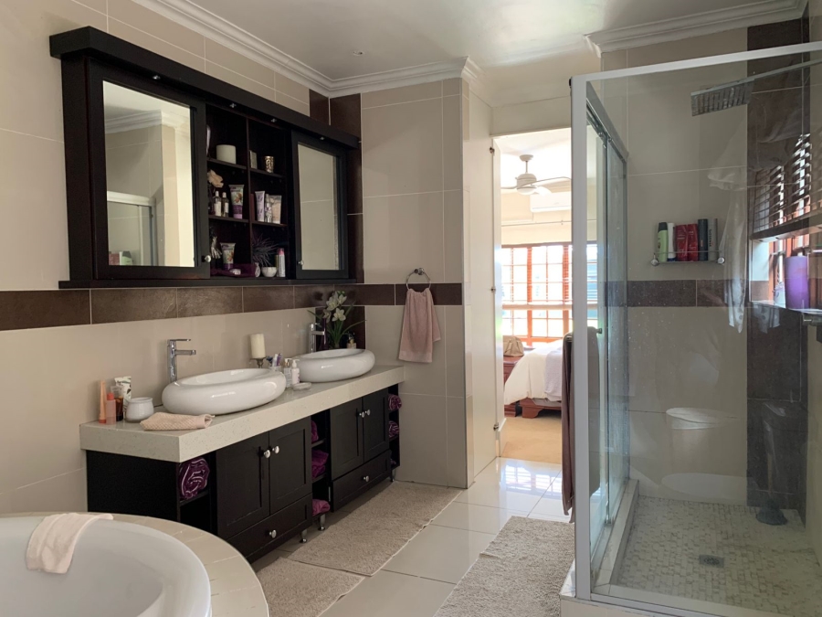 5 Bedroom Property for Sale in Greenhills Gauteng