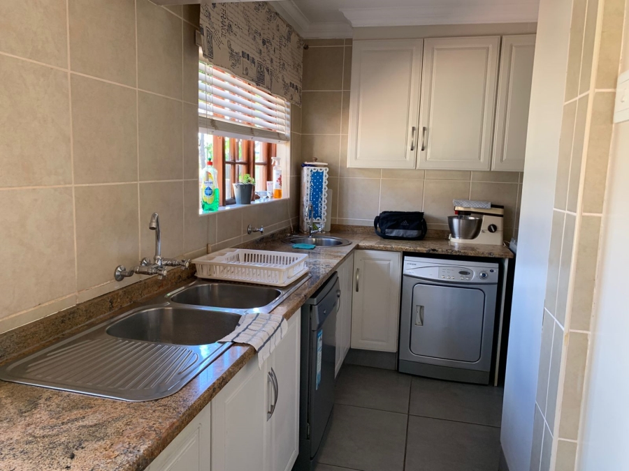 5 Bedroom Property for Sale in Greenhills Gauteng