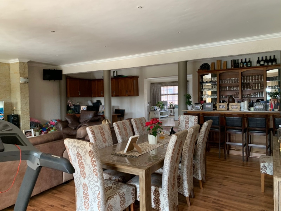 5 Bedroom Property for Sale in Greenhills Gauteng