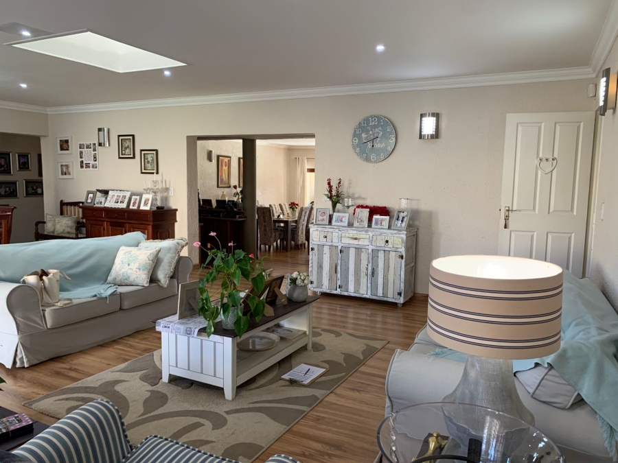 5 Bedroom Property for Sale in Greenhills Gauteng