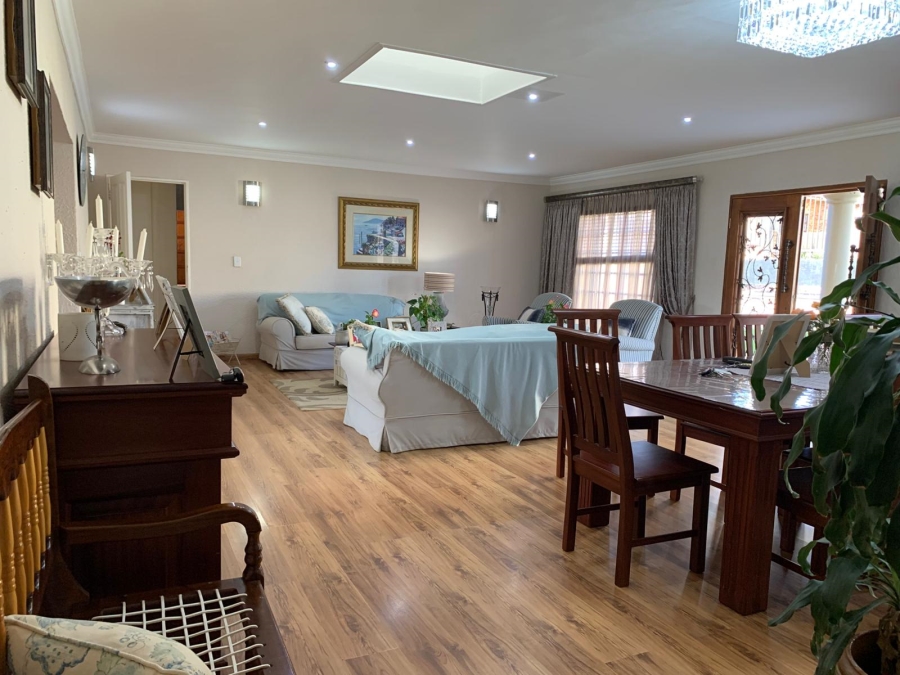 5 Bedroom Property for Sale in Greenhills Gauteng