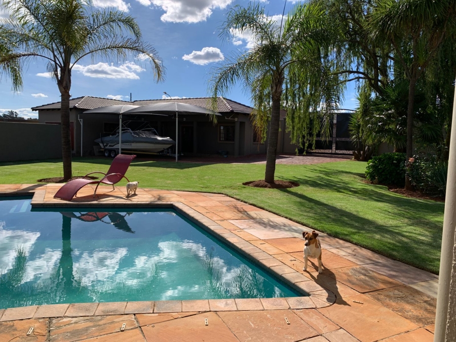 5 Bedroom Property for Sale in Greenhills Gauteng