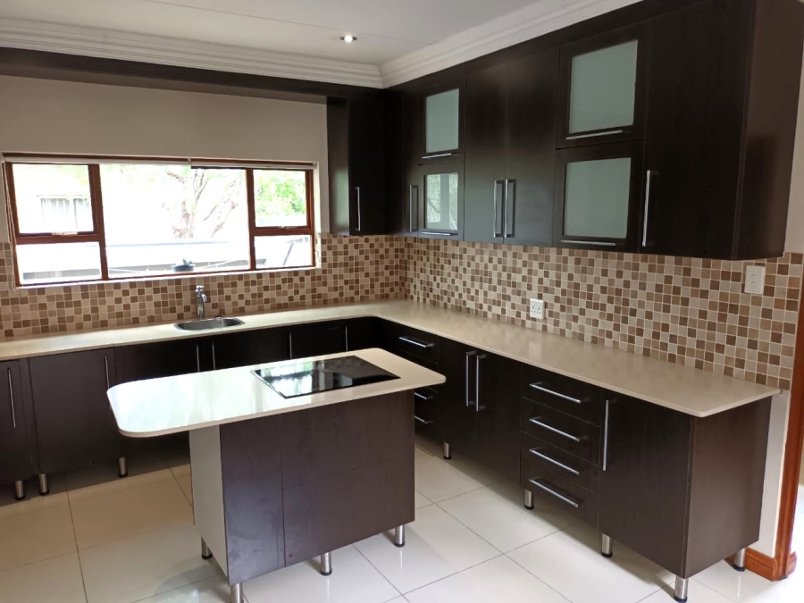 To Let 4 Bedroom Property for Rent in Mooikloof Gauteng