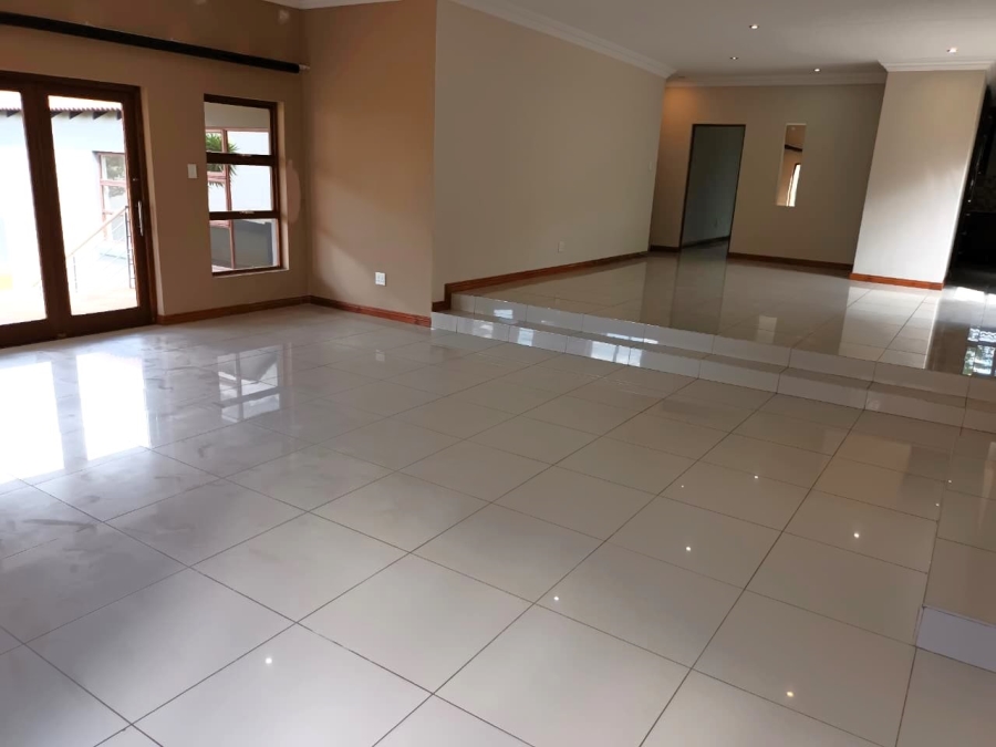 To Let 4 Bedroom Property for Rent in Mooikloof Gauteng
