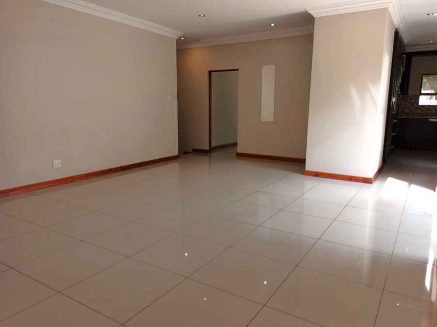 To Let 4 Bedroom Property for Rent in Mooikloof Gauteng