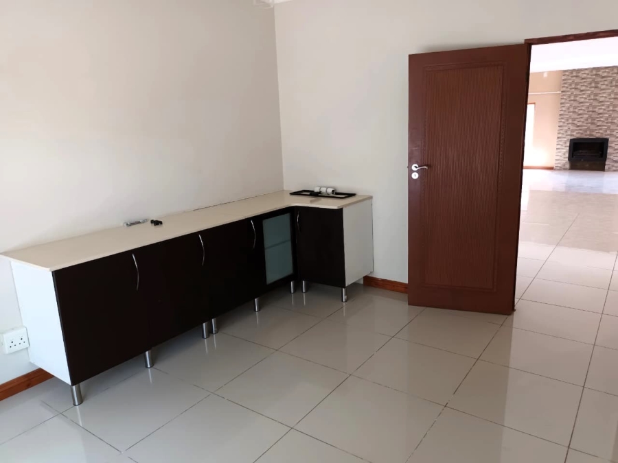 To Let 4 Bedroom Property for Rent in Mooikloof Gauteng