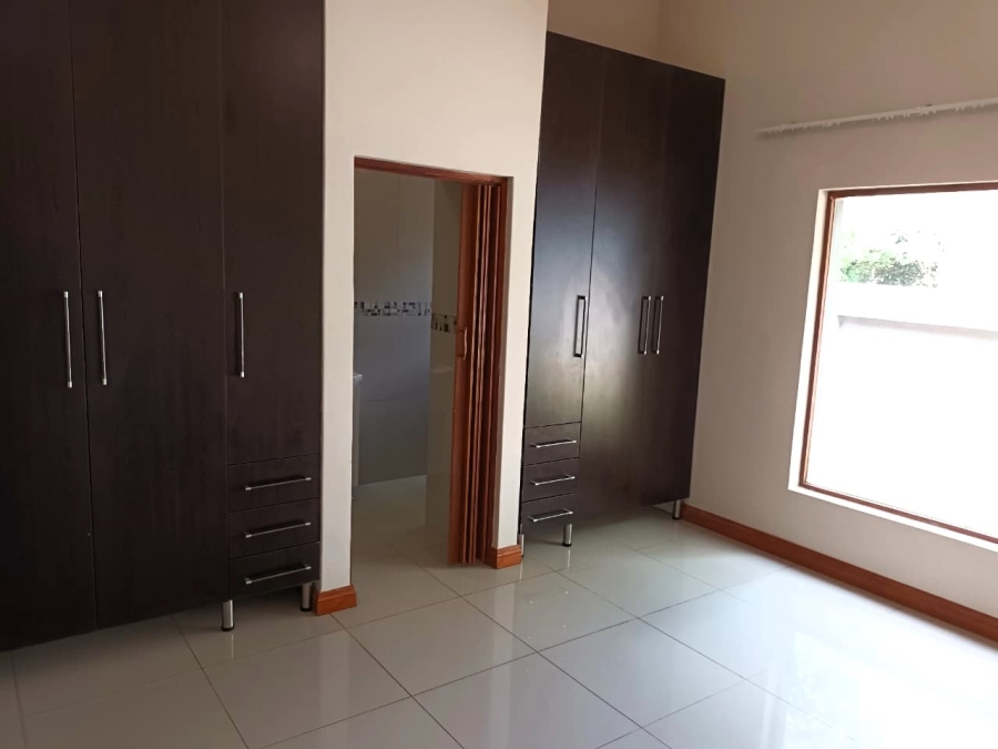 To Let 4 Bedroom Property for Rent in Mooikloof Gauteng