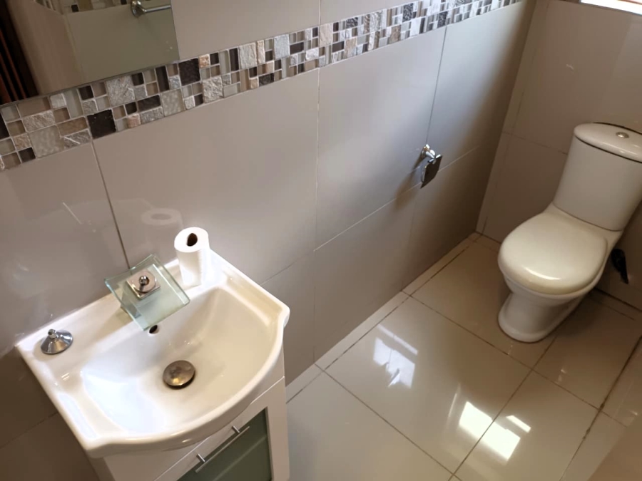 To Let 4 Bedroom Property for Rent in Mooikloof Gauteng