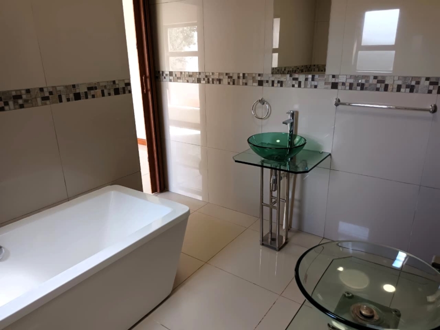 To Let 4 Bedroom Property for Rent in Mooikloof Gauteng