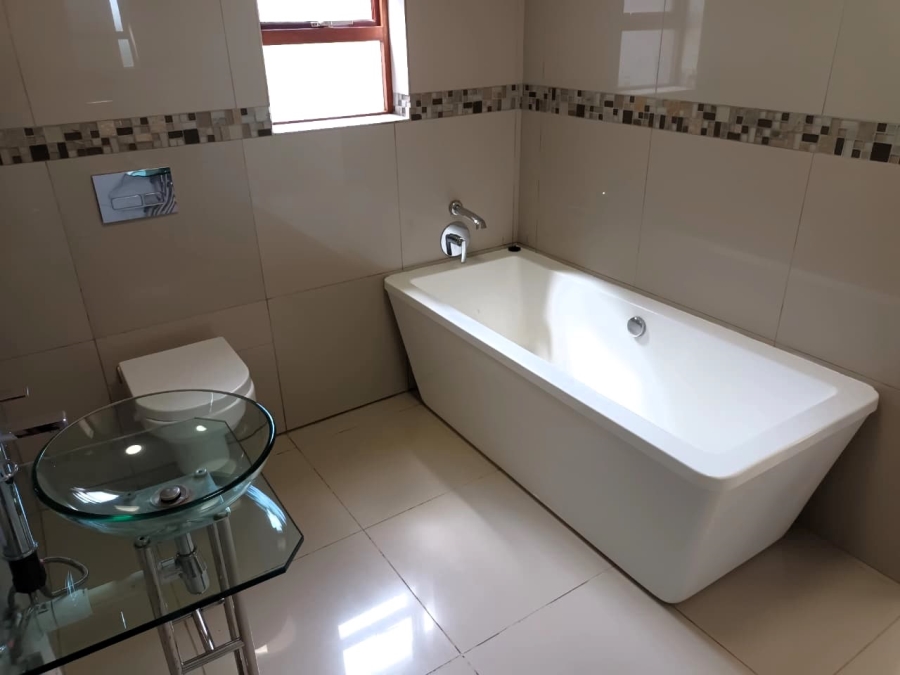 To Let 4 Bedroom Property for Rent in Mooikloof Gauteng