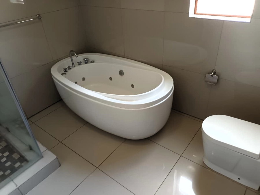 To Let 4 Bedroom Property for Rent in Mooikloof Gauteng