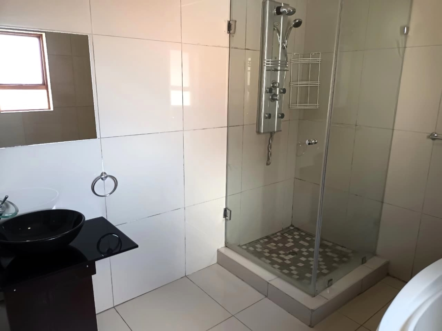 To Let 4 Bedroom Property for Rent in Mooikloof Gauteng