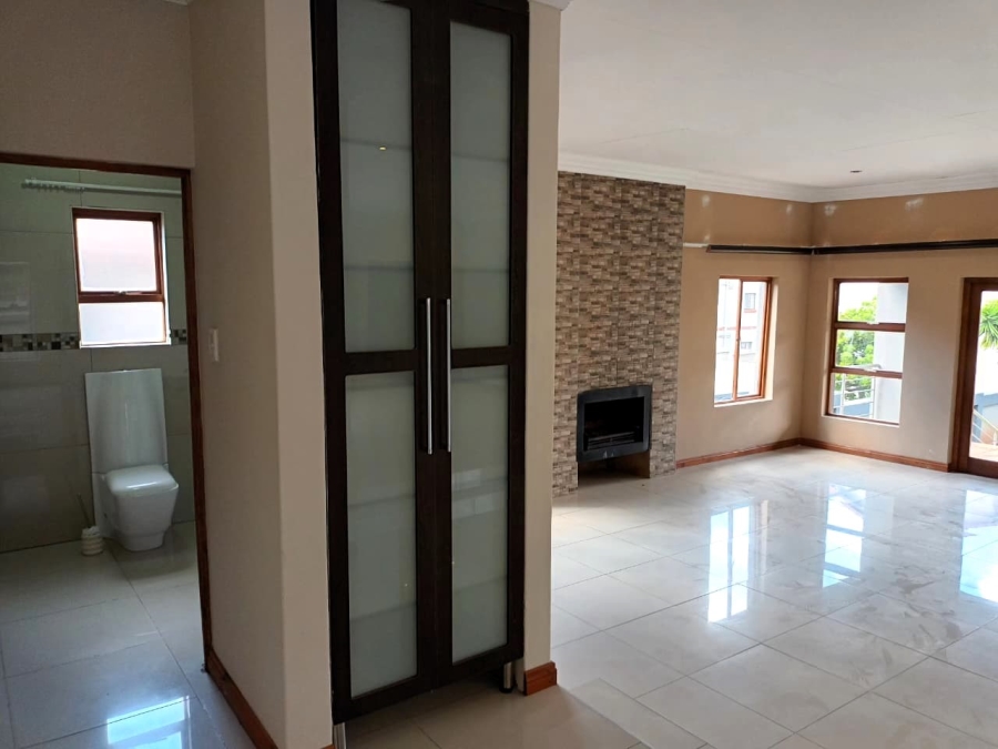 To Let 4 Bedroom Property for Rent in Mooikloof Gauteng