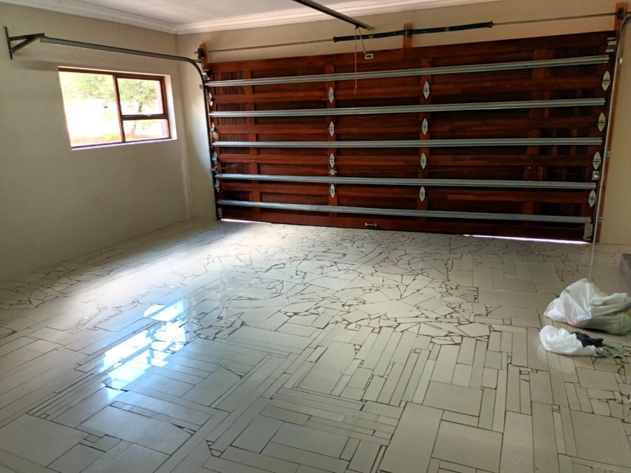 To Let 4 Bedroom Property for Rent in Mooikloof Gauteng