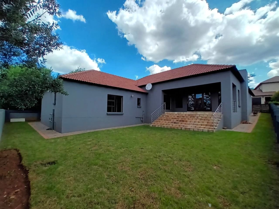 To Let 4 Bedroom Property for Rent in Mooikloof Gauteng