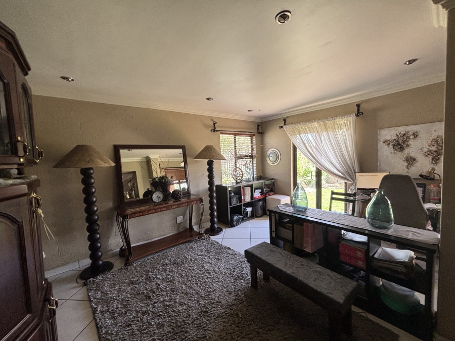 3 Bedroom Property for Sale in Sonneveld Gauteng