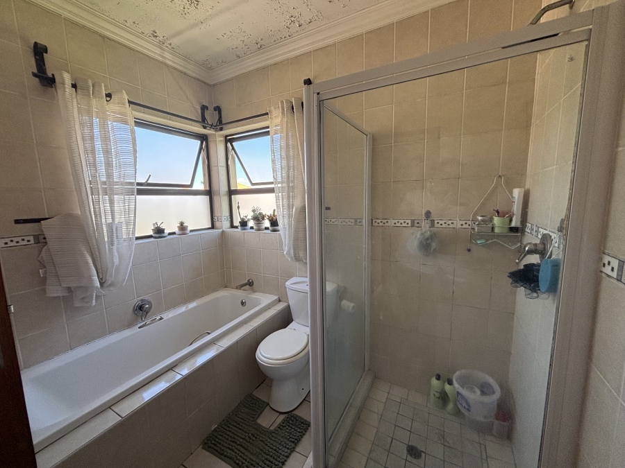 3 Bedroom Property for Sale in Sonneveld Gauteng