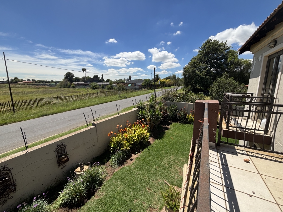 3 Bedroom Property for Sale in Sonneveld Gauteng