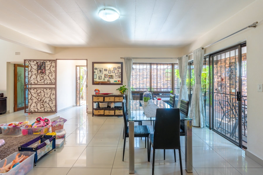 3 Bedroom Property for Sale in Magaliessig Gauteng