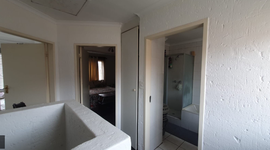 2 Bedroom Property for Sale in Glenvista Gauteng