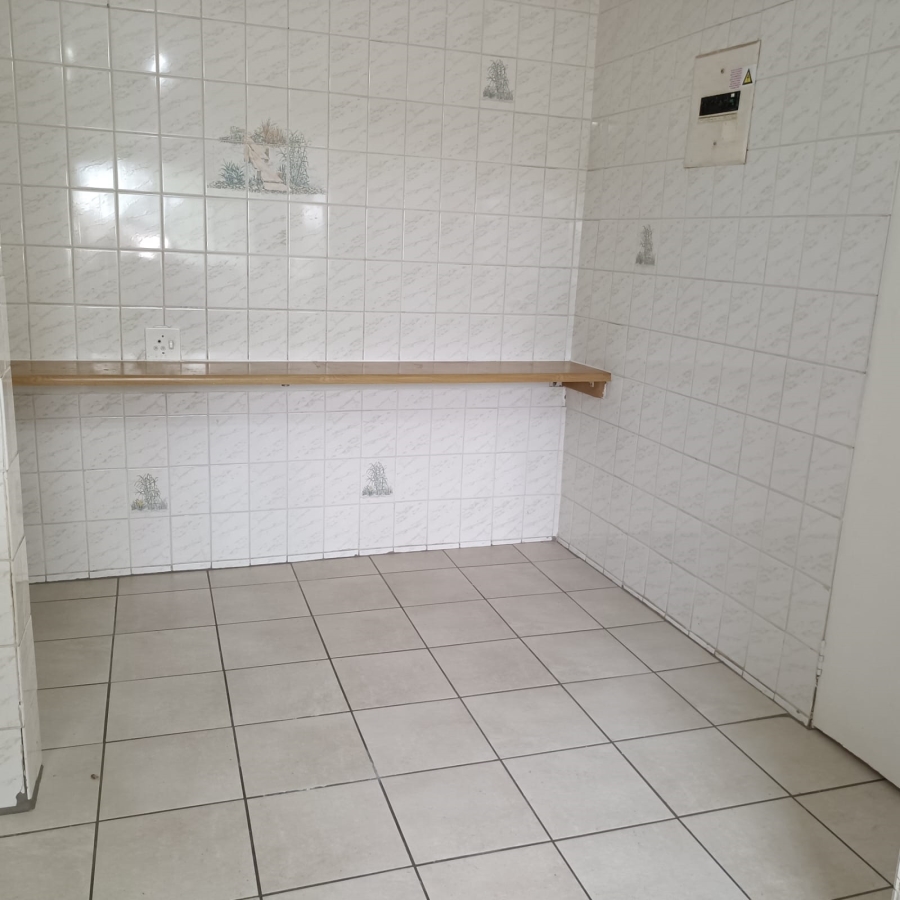 To Let 2 Bedroom Property for Rent in Linden Gauteng