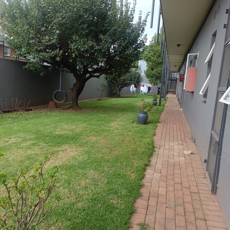 To Let 2 Bedroom Property for Rent in Linden Gauteng