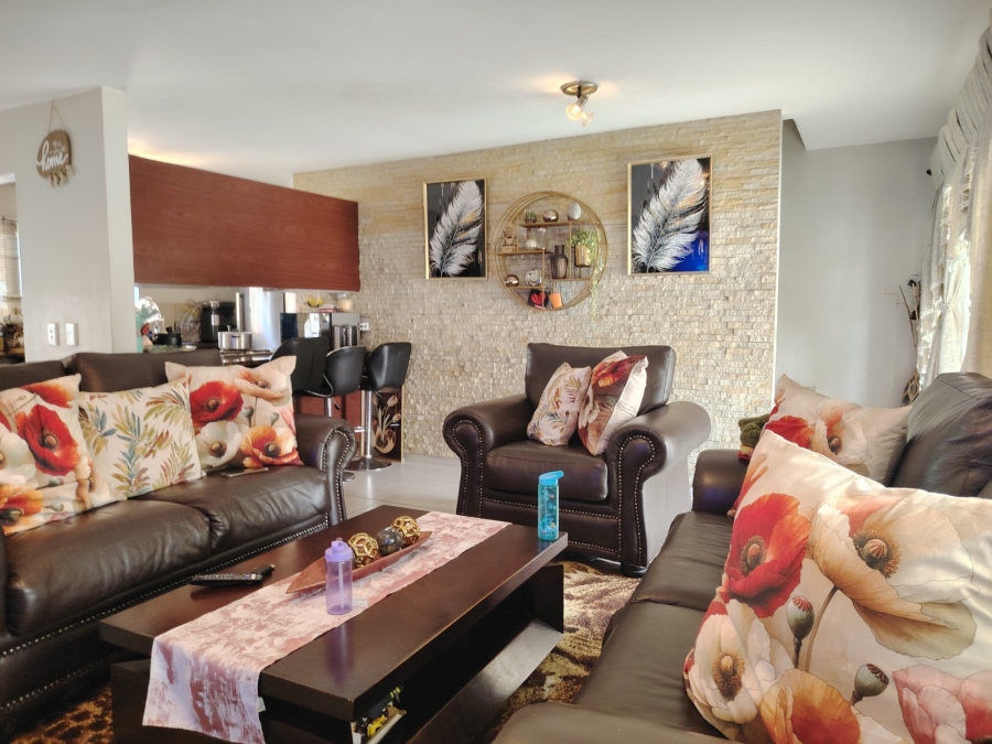 2 Bedroom Property for Sale in Vorna Valley Gauteng