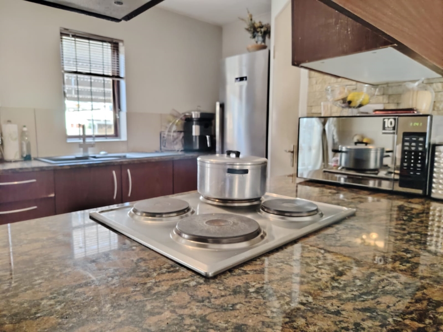 2 Bedroom Property for Sale in Vorna Valley Gauteng