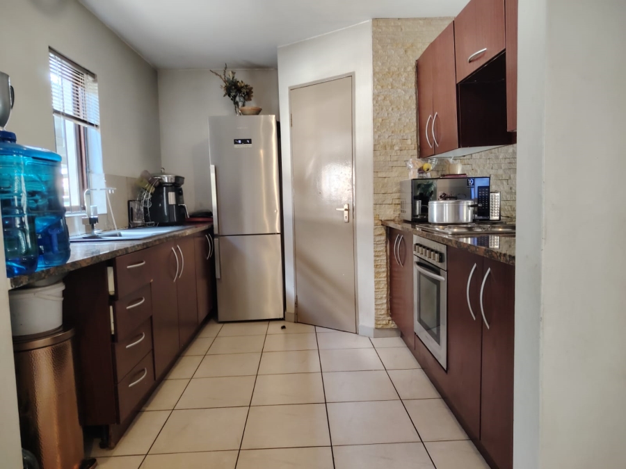 2 Bedroom Property for Sale in Vorna Valley Gauteng