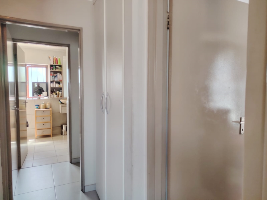 2 Bedroom Property for Sale in Vorna Valley Gauteng