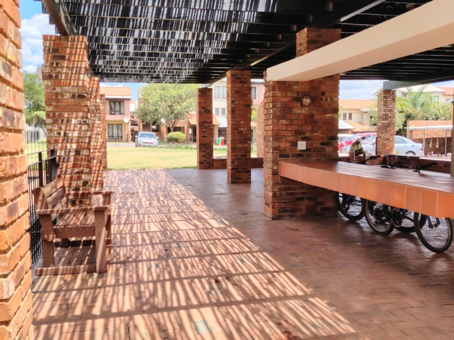 2 Bedroom Property for Sale in Vorna Valley Gauteng